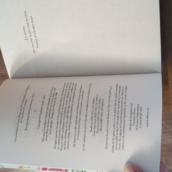 Once Upon a Broken Heart Book- Stephanie Garber (UK edition) - Picture 3 of 9